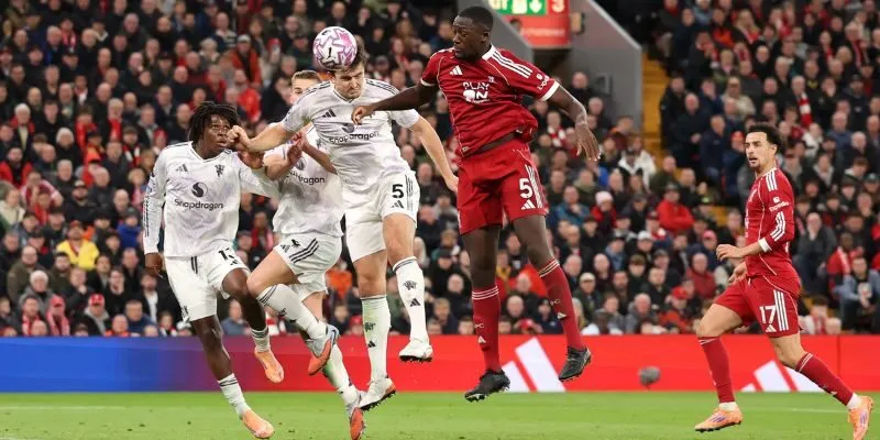 Soi kèo  Manchester United và Liverpool - Vòng 35 Ngoại Hạng Anh
