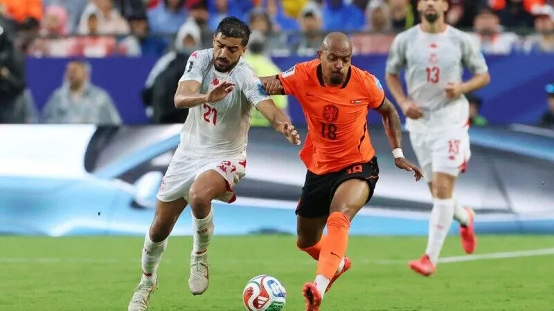Sơ đồ 3-2-5  sẽ là cân bằng nhất dành cho Hà Lan