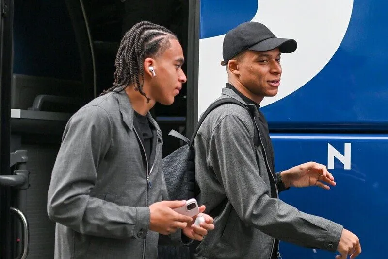 Mbappe và cuộc trò chuyện bước ngoặt với em tran Ethan