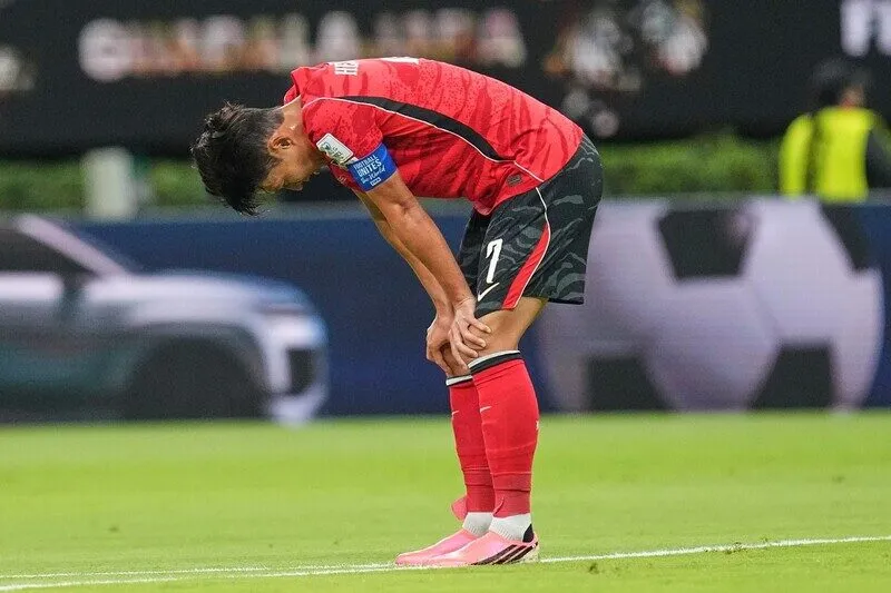 Son Heung Min quá lạc lõng trong đội hình Hàn Quốc